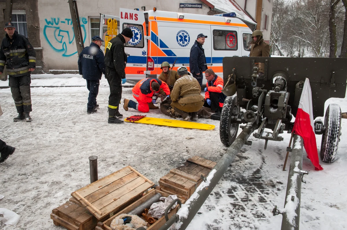 Jest śledztwo w sprawie wybuchu w Bydgoszczy. Podczas obchodów rocznicy wyzwolenia miasta eksplodował materiał pirotechniczny. 
Początkowo informowano, że wybuchła jedna z armat, które wykorzystano w inscenizacji. Ranne zostały dwie osoby.