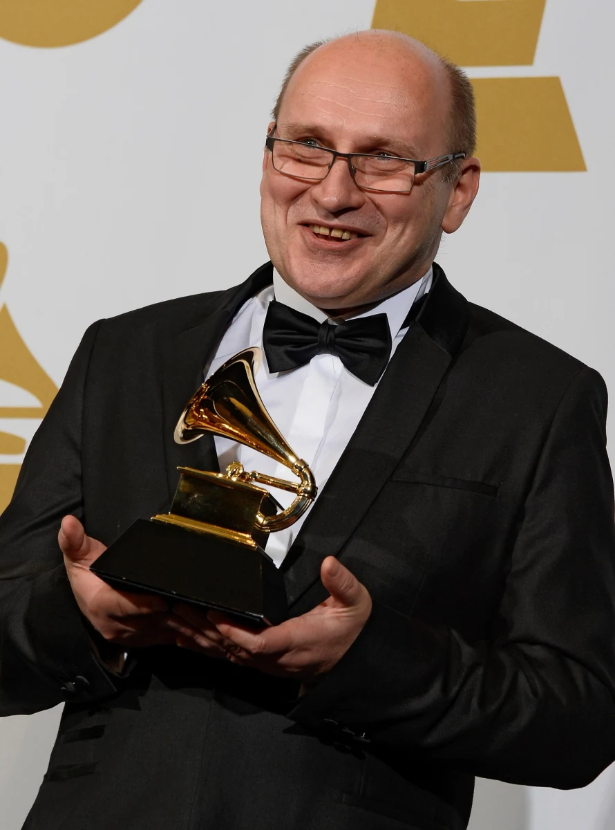 Polski pianista Włodek Pawlik został w Los Angeles uhonorowany prestiżową nagrodą muzyczną Grammy za płytę "Night in Calisia". Jego zespół nagrał ją wspólnie z amerykańskim trębaczem Randym Breckerem i Orkiestrą Filharmonii Kaliskiej pod batutą Adama Klocka.  To pierwsza w historii nagroda Grammy dla polskiego jazzmana. 