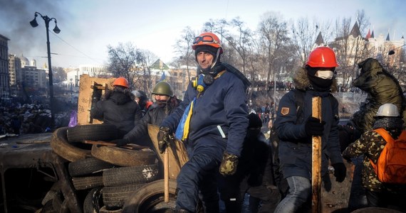 Dziesiątki demonstrantów przejęły wczoraj wieczorem kontrolę nad siedzibą Ministerstwa Sprawiedliwości w centrum Kijowa, nie natrafiając na opór sił bezpieczeństwa - poinformowały z ukraińskiej stolicy agencje AFP i dpa, powołując się na przedstawicieli opozycji.  Na razie władze Ukrainy nie potwierdziły tej informacji.  
