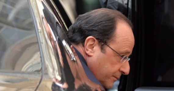 W ulewnym deszczu tysiące osób wzięły udział w demonstracji przeciwko prezydentowi Francji Francois Hollande'owi zorganizowanej w Paryżu  przez skrajną prawicę i konserwatystów  pod hasłem "Hollande do dymisji!".   