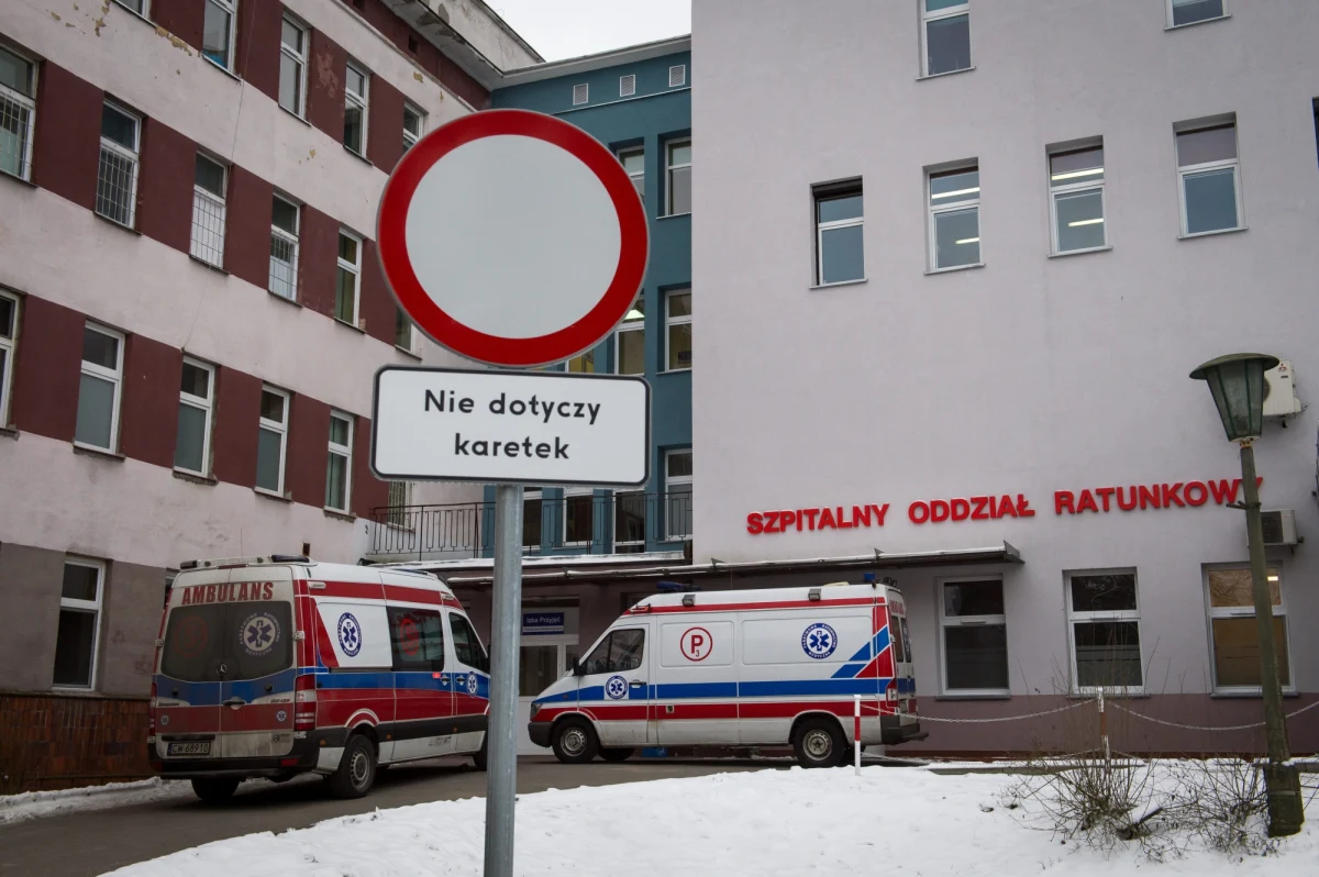 Już po śmierci bliźniąt z Włocławka ktoś usunął z pamięci aparatów USG kluczowe dla sprawy dowody – wynika ze śledztwa, jakie przeprowadzili dziennikarze „Gazety Wyborczej”. Gazeta pisze dziś, że przepracowany ordynator ginekologii spał, zamiast robić cesarkę.