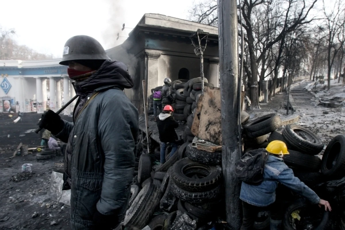 Władze przygotowują operację "wyczyszczenia" Majdanu - alarmuje opozycyjny deputowany Henadij Moskal. Ma w niej wziąć udział około 10 tysięcy funkcjonariuszy, w tym także z jednostek antyterrorystycznych Omega i Jaguar. Pojawiają się także doniesienia, że do Kijowa ma przylecieć wsparcie z Rosji. Chodzi o żołnierzy specnazu, którzy zasilą szeregi Berkutu.