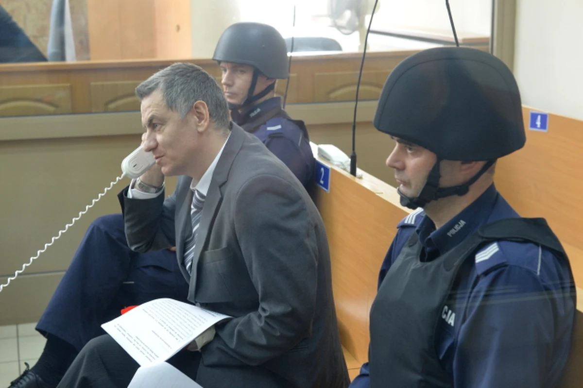 Oskarżony o przygotowywanie zamachu terrorystycznego Brunon Kwiecień przyznał, że jest autorem i pomysłodawcą zamachu na Sejm, ale nie poczuwa się do winy. Twierdzi, że był namawiany  przez inną osobę - wynika z odczytanego uzasadnienia aktu oskarżenia. 