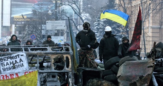 O godz. 9 ma się rozpocząć specjalna sesja ukraińskiego parlamentu. Deputowani mają odwołać część ustaw przyjętych 16 stycznia. Są one wymierzone w protestujących przeciwników władz. Odwołanie ustaw to efekt wieczornego spotkania prezydenta Wiktora Janukowycza z opozycją. 