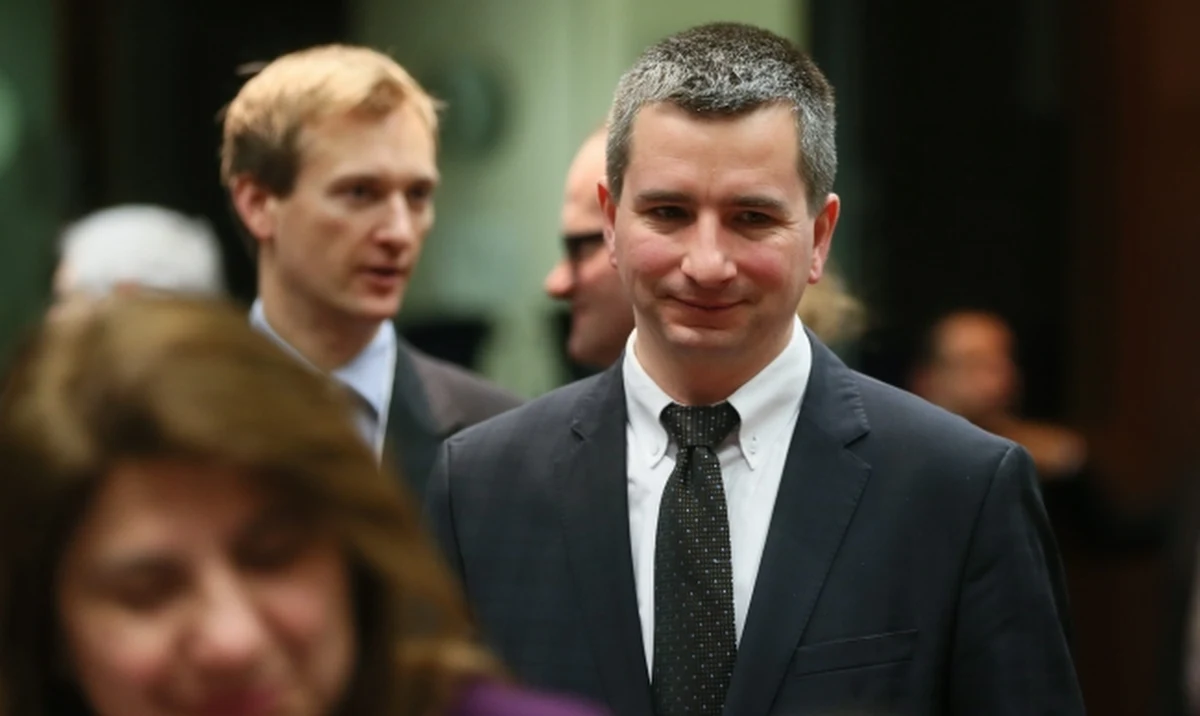 Rząd chce pozostawić limity inwestycyjne dla otwartych funduszy emerytalnych, by nie doszło do nagłej wyprzedaży akcji z portfela OFE i zaburzenia giełdy - wynika z wypowiedzi ministra finansów Mateusza Szczurka. Jego zdaniem limity będą się z czasem poluzowywać. 