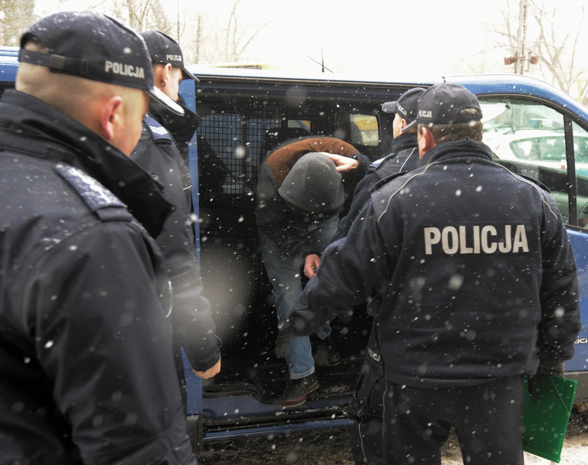 Mariusz N., podejrzany o śmiertelne potrącenie 13-letniego chłopca, został przewieziony do Prokuratury Rejonowej w Otwocku. Śledczy mają wysłuchać jego wyjaśnień i przedstawić mu zarzuty. 