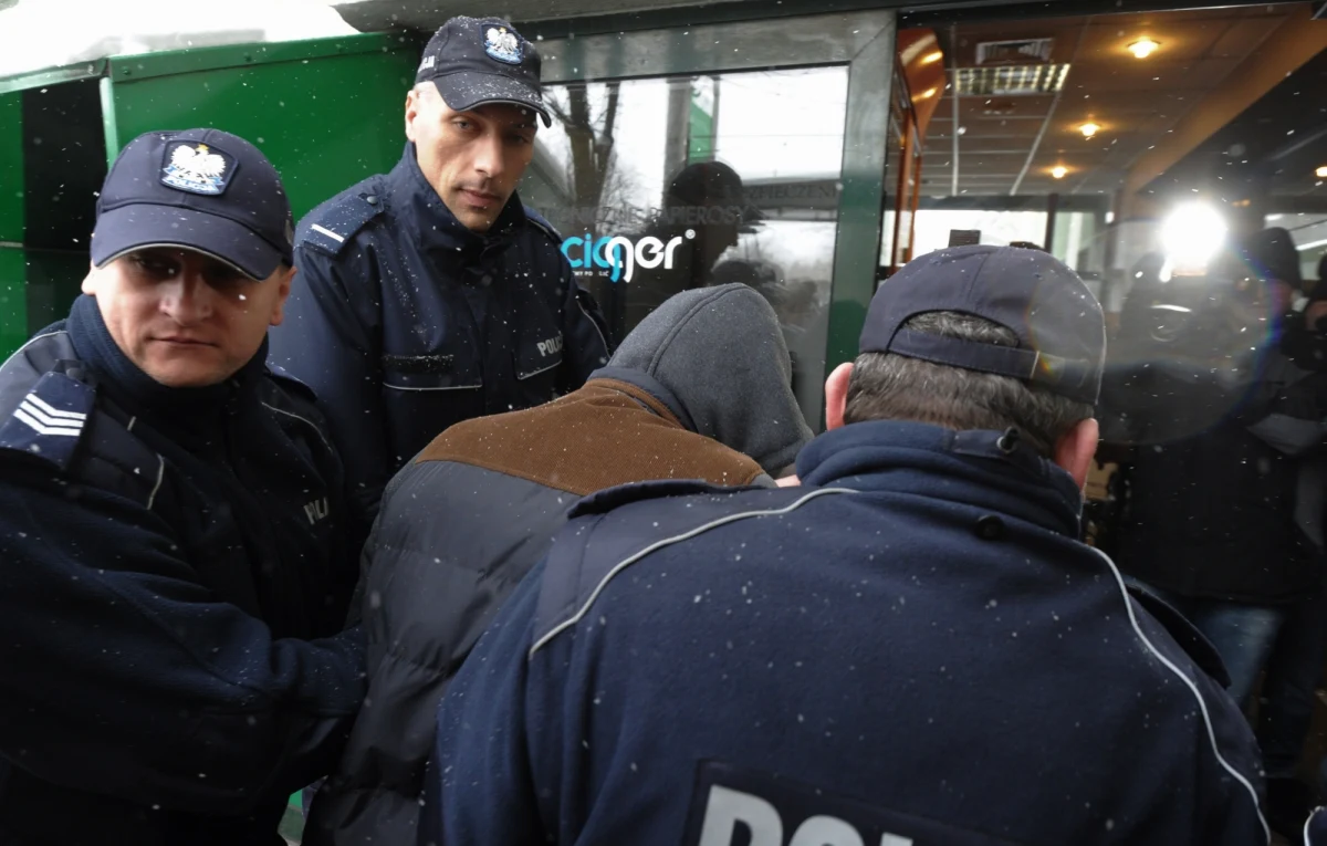 Zarzuty spowodowania śmiertelnego wypadku i ucieczki usłyszał 34-letni Mariusz N., który w grudniu zeszłego roku potrącił autem 13-latka. Mężczyźnie, który przyznał się do zarzutów, grozi do 12 lat więzienia.