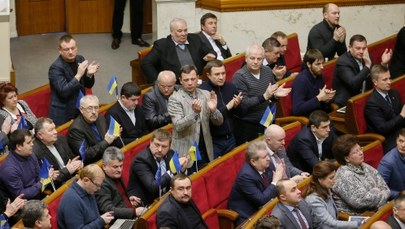 Janukowycz przyjął dymisję całego rządu Azarowa