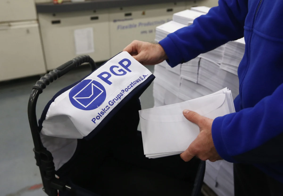 Prokuratura w Krakowie i CBA badają sprawę przetargu na dostarczanie korespondencji z sądów i prokuratur. Zawiadomienie o możliwości popełnienia przestępstwa złożyła Poczta Polska, która przegrała przetarg. Śledczy  będą sprawdzać, czy firma która go wygrała nie sfałszowała danych dotyczących liczby placówek jakimi dysponuje.