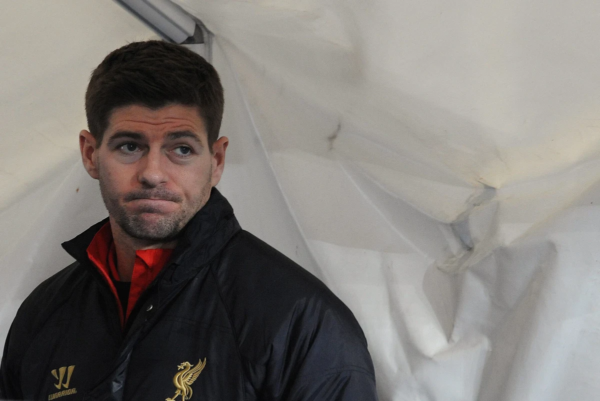 Kapitan piłkarskiego zespołu FC Liverpool Steven Gerrard przeznaczył 96 tys. funtów na rzecz ofiar tragedii na stadionie Hillsborough w Sheffield. W 1989 roku zginęło tam 96 fanów "The Reds", a wśród nich jego kuzyn.