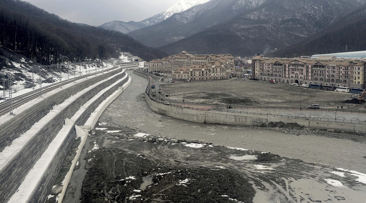 Trzykrotna mistrzyni olimpijska w biegach narciarskich Marit Bjoergen zdradziła swój plan na zimowe igrzyska olimpijskie w Soczi: to co najmniej jeden złoty medal indywidualny. Równocześnie przyznała jednak: "Po cichu marzę o powtórzeniu sukcesu sprzed czterech lat". Ten sukces to trzy złote medale, srebrny i brązowy. Norweżka podkreśliła też, że jest znacznie szybsza i bardziej doświadczone niż w Vancouver.