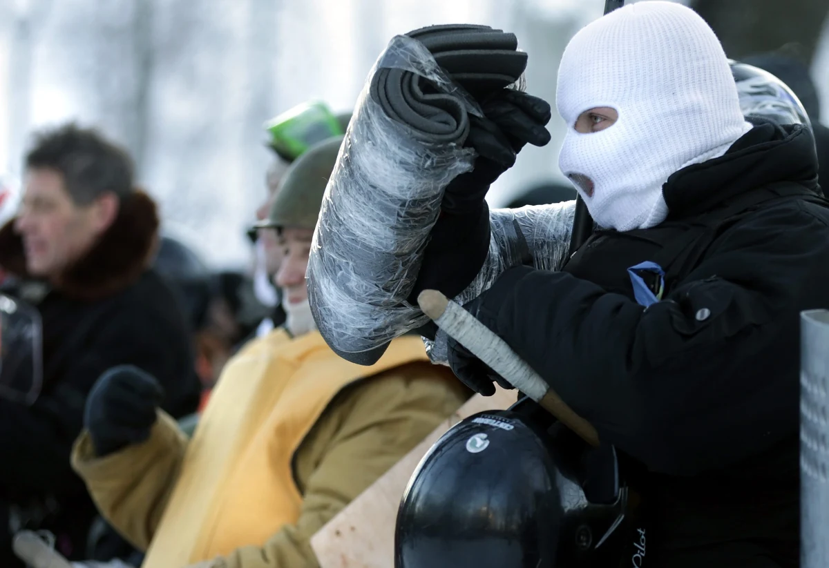 Amnestia dla protestujących na Ukrainie po całym dniu sporów została uchwalona, ale w wersji nie do przyjęcia dla opozycji. Wymaga bowiem opuszczenia przez protestujących budynków rządowych i administracyjnych i odblokowania ulic, na których stoją barykady. Na Ukrainie znowu pat.