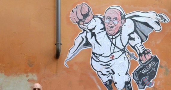 Ze ściany kamienicy koło Watykanu usunięto mural przedstawiający papieża Franciszka jako Supermana. Wizerunek, który był przylepiony do muru, został zdjęty w trosce o "godny wygląd" okolicy.