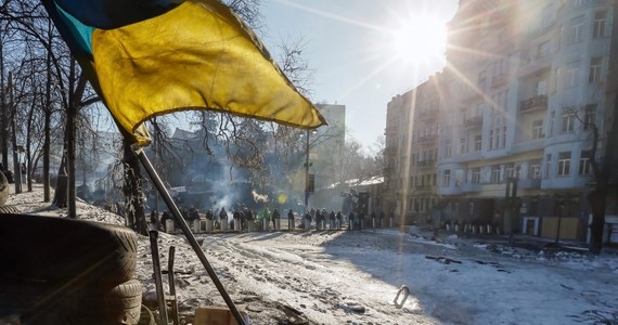 Prezydent Ukrainy Wiktor Janukowycz podpisał ustawę o amnestii dla uczestników protestów antyrządowych. Anulował także ustawy z 16 lutego, ograniczające m.in. wolność zgromadzeń. Wcześniej te akty prawne, obwołane "ustawami dyktatorskimi", uchylił parlament. 