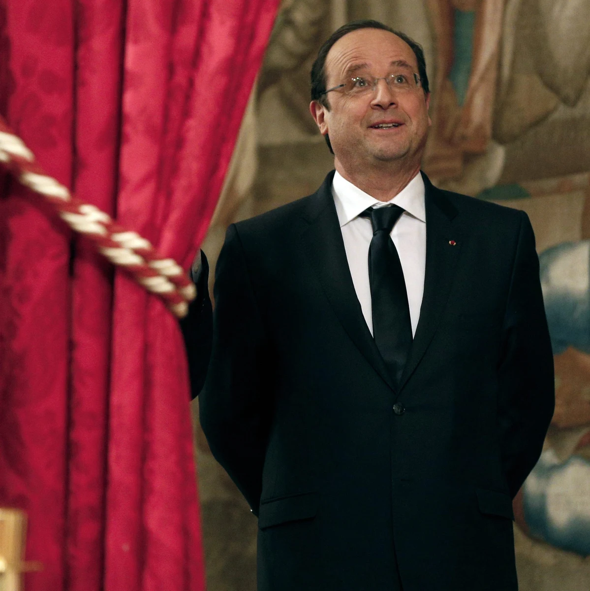 Kochanka prezydenta Francji Francois Hollande’a, aktorka Julie Gayet zdobyła nominację do Cezara - francuskiego odpowiednika Oscara. Pikanterii dodaje tej sprawie fakt, że aktorkę doceniono za rolę… nimfomanki w filmie fabularnym o kulisach władzy. Rozbawieni paryscy komentatorzy zastanawiają się, czy Francuska Akademia Filmowa chciała tą nominacją przypodobać się szefowi państwa czy też z niego zakpić.