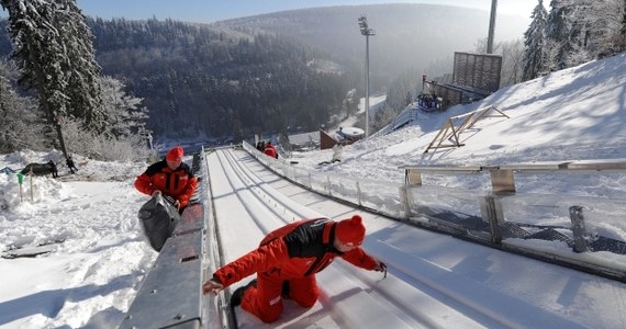 Sześciu Polaków wystąpi w sobotnim konkursie Pucharu Świata w skokach narciarskich w niemieckim Willingen. Kwalifikacje wygrał Niemiec Andreas Wank. Najlepszy z Polaków Piotr Żyła zajął 5. miejsce.