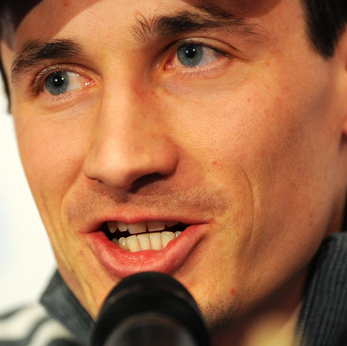 Słynny niemiecki skoczek narciarski Martin Schmitt poinformował, że kończy karierę sportową. "To była trudna decyzja. Na skoczniach przeżyłem wspaniałe momenty" - przyznał Schmitt w Willingen, gdzie w weekend odbędą się ostatnie przed igrzyskami w Soczi konkursy Pucharu Świata. Niemiec nie weźmie już w nich udziału. Dwa dni temu najgroźniejszy niegdyś rywal Adama Małysza obchodził 36. urodziny.