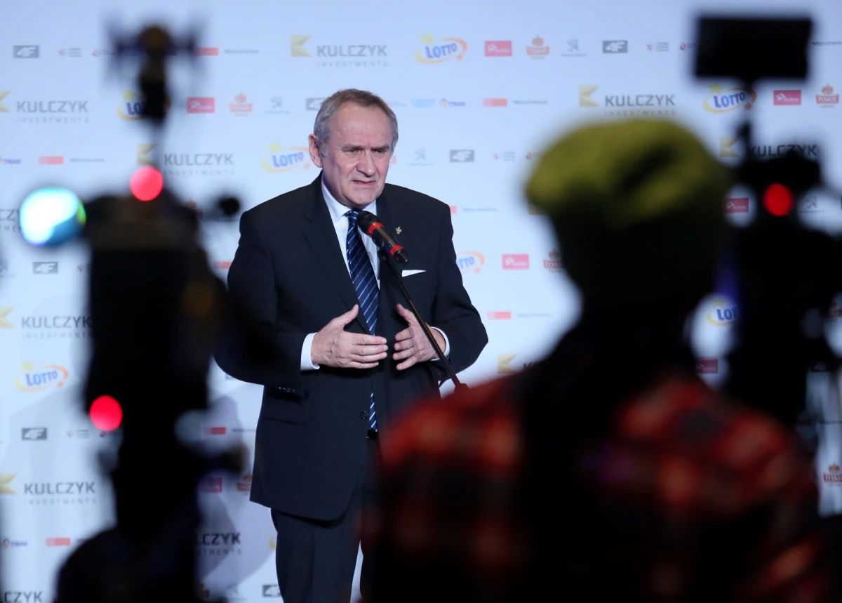 "Cztery medale polskich sportowców w Soczi byłyby sukcesem. W Vancouver zdobyliśmy sześć krążków i to były historycznie nasze najlepsze igrzyska. Trudno będzie to powtórzyć" - przyznaje w rozmowie z RMF FM prezes Polskiego Komitetu Olimpijskiego Andrzej Kraśnicki. Mówi także m.in. o kandydaturze Krakowa na gospodarza imprezy w 2022 roku. "Nie stać nas na takie wydatki, jakie poniosła Rosja. Chcemy pokazać światu, że nie tylko bogate państwa mogą organizować igrzyska" - zaznacza.