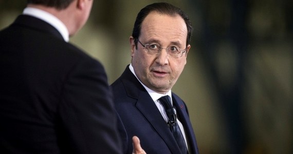 Francuskie media ujawniły, że Francois Hollande odbył za państwowe pieniądze podróż, by uzyskać „przyzwolenie” na romans z Julie Gayet.  Prezydent spotkał się z rodzicami aktorki.