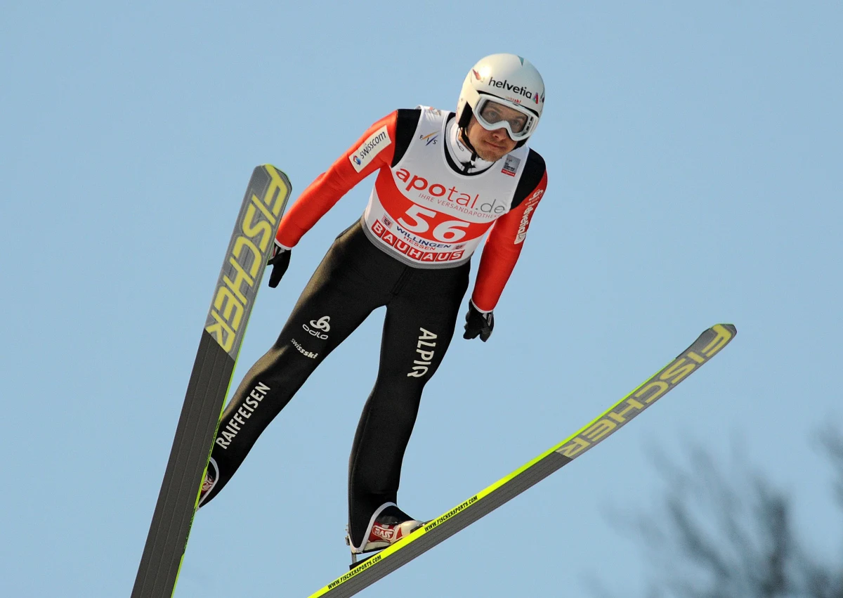 W niemieckim Willingen skończyła się pierwsza seria konkursu Pucharu Świata w skokach narciarskich. Kamil Stoch skoczył 139,5 metra dzięki czemu zajmuje drugie miejsce po pierwszej serii zawodów w Willingen. Przed Stochem jest tylko Jurij Tepes - Słoweniec osiągnął 152 metry czym wyrównał rekord niemieckiego obiektu. 