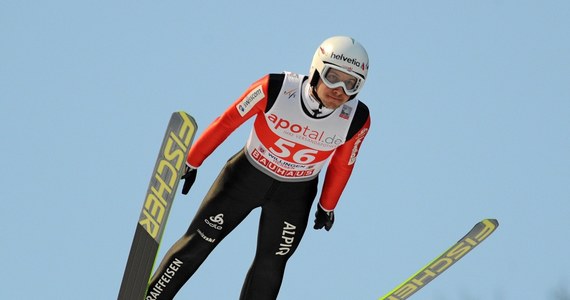 W niemieckim Willingen skończyła się pierwsza seria konkursu Pucharu Świata w skokach narciarskich. Kamil Stoch skoczył 139,5 metra dzięki czemu zajmuje drugie miejsce po pierwszej serii zawodów w Willingen. Przed Stochem jest tylko Jurij Tepes - Słoweniec osiągnął 152 metry czym wyrównał rekord niemieckiego obiektu. 