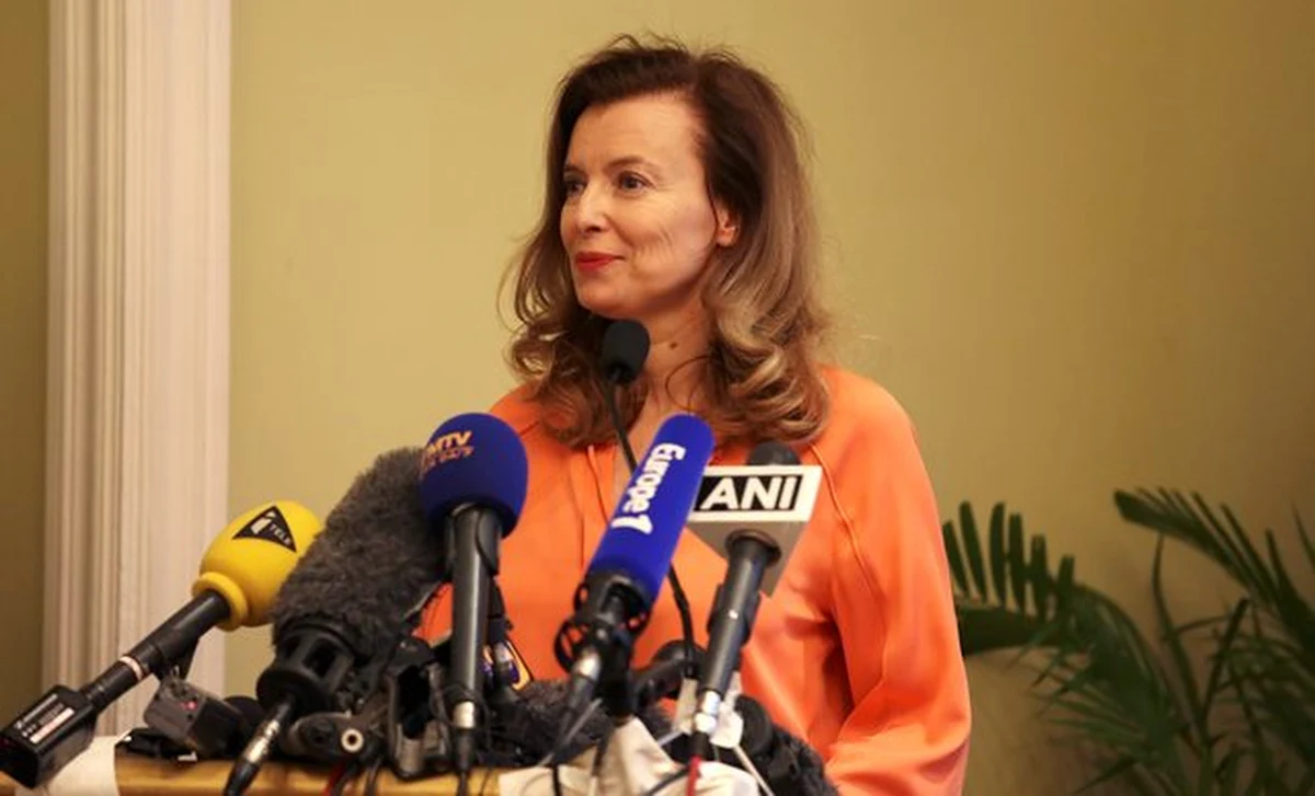 Valerie Trierweiler, była partnerka prezydenta Francji, jest rozżalona z powodu pospiesznego usunięcia jej fotografii z serwisu internetowego Pałacu Elizejskiego. "Uważa ona takie postępowanie za radykalne i nieeleganckie" - powiedziała przyjaciółka Trierweiler, którą cytuje dziennik "Le Parisien" w swym wydaniu internetowym.
