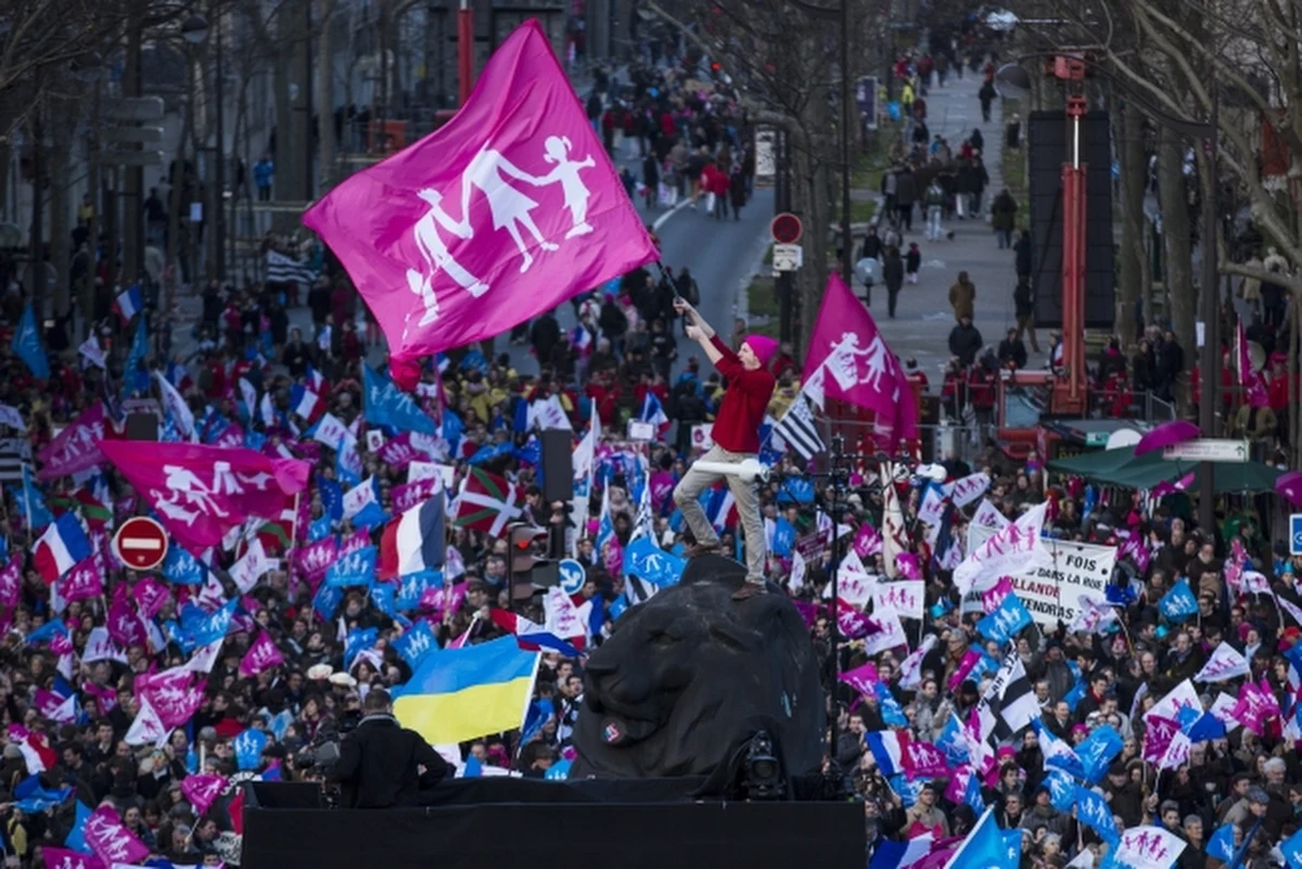 W Paryżu i Lyonie odbyły się w niedzielę manifestacje w obronie tradycyjnego modelu rodziny. Według szacunków policji, w pierwszej uczestniczyło 80 tys., a w drugiej 40 tys. osób.