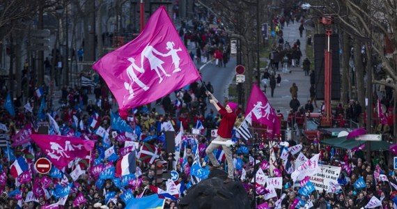 W Paryżu i Lyonie odbyły się w niedzielę manifestacje w obronie tradycyjnego modelu rodziny. Według szacunków policji, w pierwszej uczestniczyło 80 tys., a w drugiej 40 tys. osób.