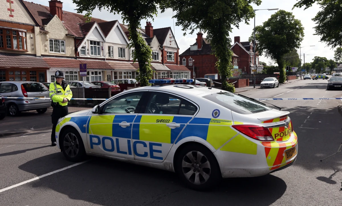 ​Trzy osoby zatrzymała angielska policja w Oldham w związku ze śmiercią 7-tygodniowego dziecka. Chłopiec był synem Polki - 24-letniej Katarzyny G. Razem z nią zatrzymano jej partnera i współlokatora. Lekarze po przeprowadzeniu sekcji zwłok za główną przyczynę śmierci dziecka uznali liczne obrażenia głowy. O sprawie piszą brytyjskie dzienniki "Daily Mail" i "Mirror".