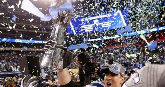 Drużyna Seattle Seahawks po raz pierwszy w historii wygrała Super Bowl, czyli finał ligi futbolu amerykańskiego NFL. Nadspodziewanie łatwo pokonała Denver Broncos 43:8. Po raz piąty zdarzyło się, że o mistrzostwo zagrały drużyny, które w sezonie zasadniczym mogły się pochwalić najlepszym atakiem (Broncos) i defensywą (Seahawks). Tylko raz górą był zespół specjalizujący się w ofensywie.