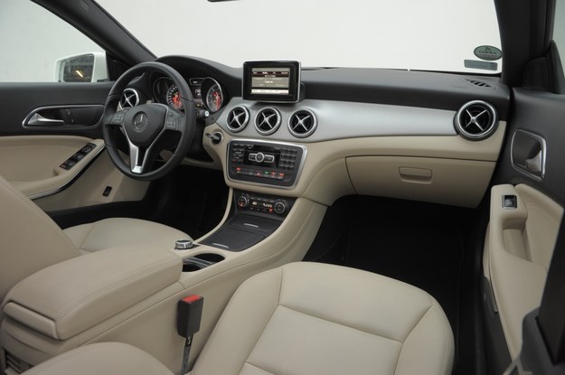 Porównanie Audi A3 Limousine, Mercedes CLA magazynauto