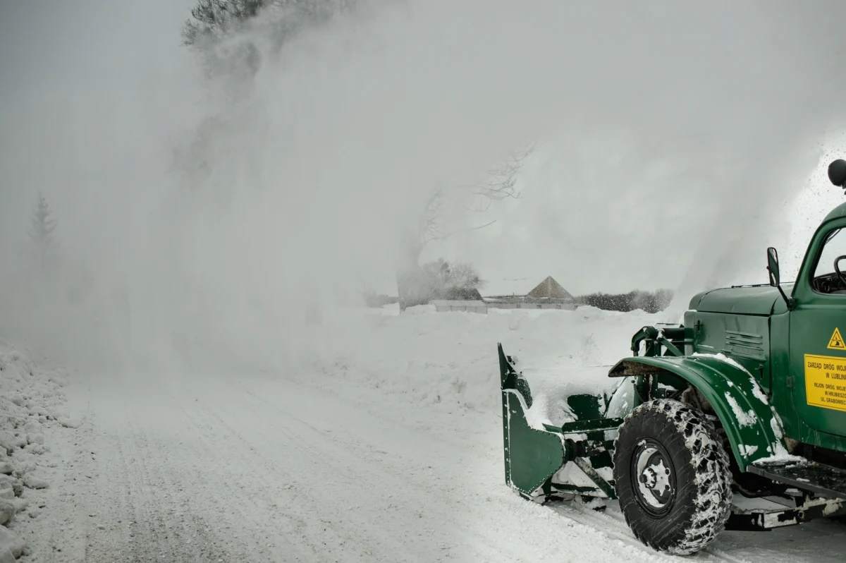 ​Wszyscy starostowie mają obowiązek korzystać z szybkiego przepływu informacji systemu CAR. Nie raportowali, więc opierałam się na informacjach od służb - tak swoją spóźnioną reakcję na śniegowy paraliż kilkudziesięciu miejscowości w regionie tłumaczy wojewoda lubelska Jolanta Szołno-Koguc. "Teraz się dowiedziałem o tym systemie" - odpowiada starosta hrubieszowski Józef Kuropatwa. Ministerstwo Administracji i Cyfryzacji rozwiewa natomiast wątpliwości. Zapewnia, że system CAR nie jest obowiązkowy.