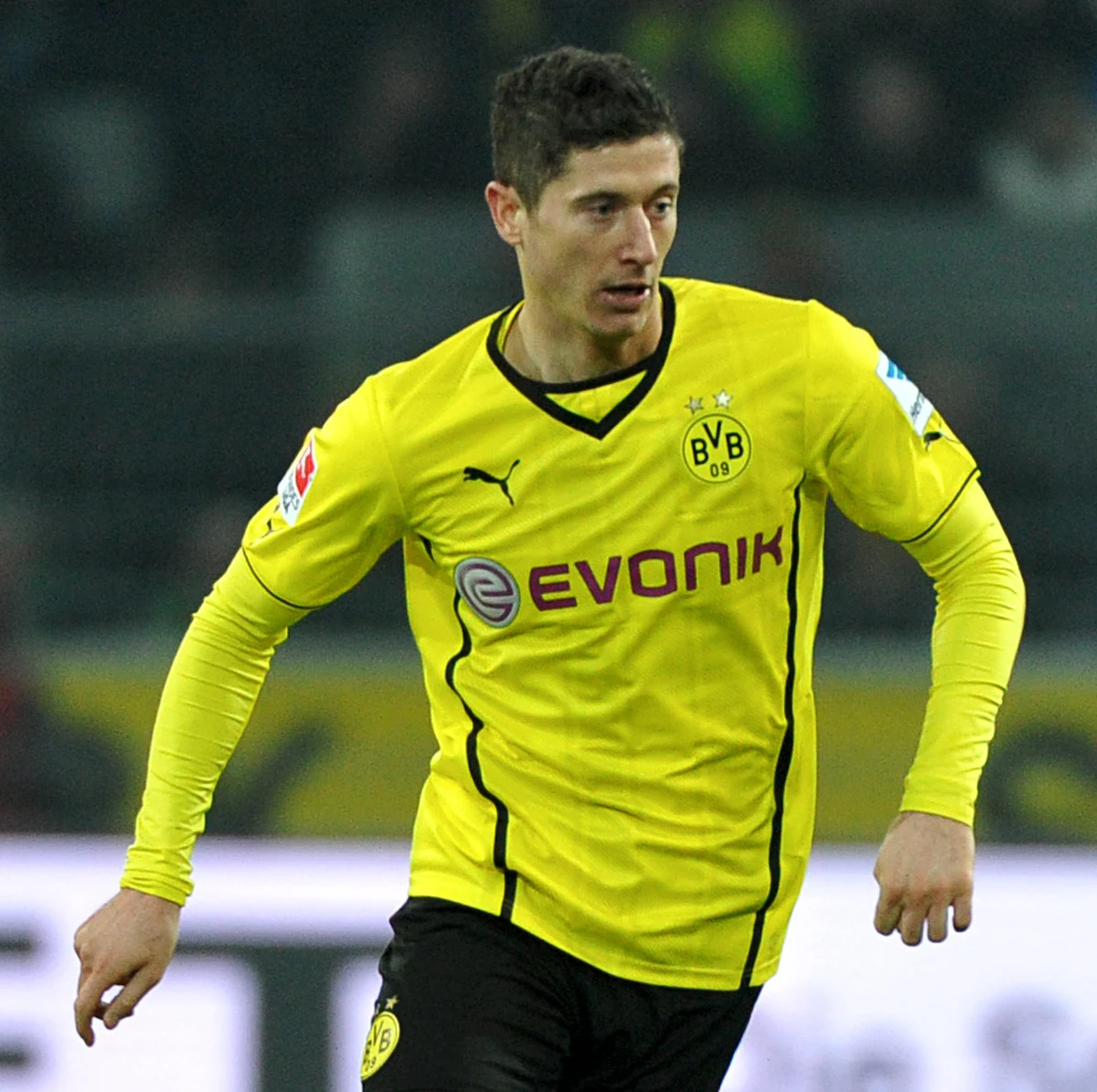 Robert Lewandowski został oczyszczony z zarzutu pobicia 17-latka. Chłopak przyznał, że obraził piłkarza przed jego domem, ale równocześnie wycofał oskarżenie, że Polak zareagował brutalnie i go uderzył. Jak podała gazeta "Ruhr-Nachrichten", nastolatek przeprosił już nawet napastnika Borussii Dortmund.