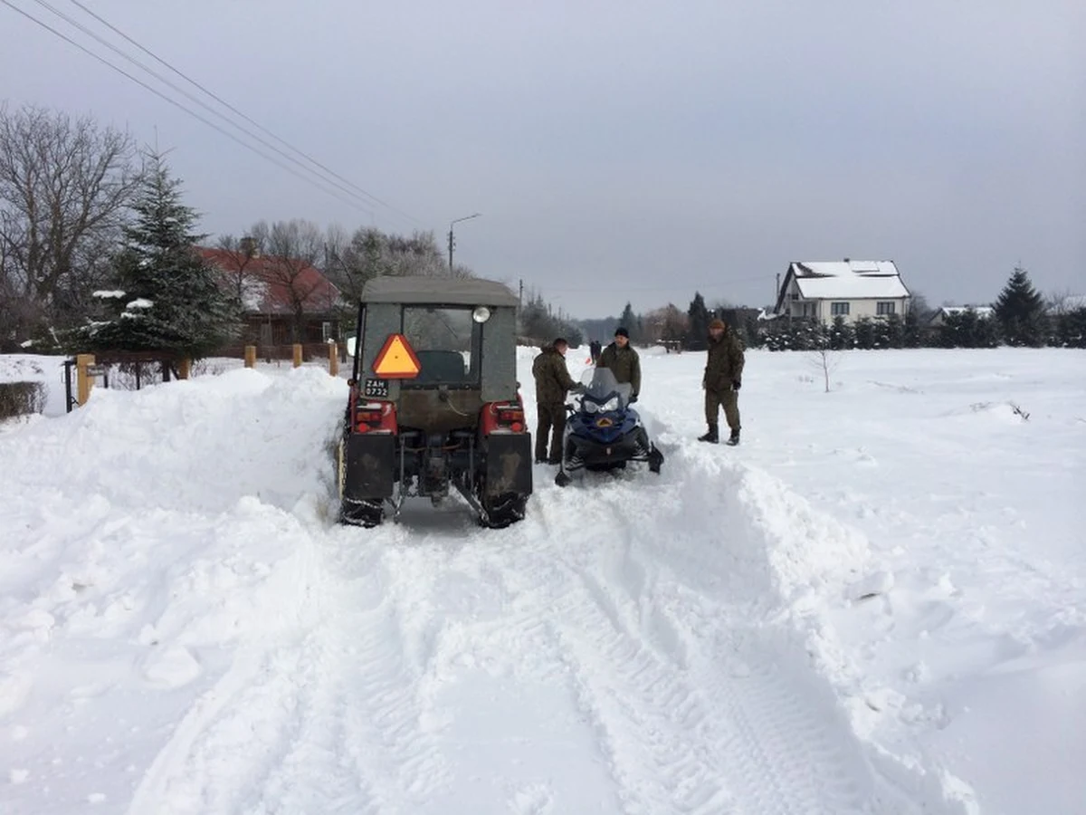 Zima na Lubelszczyźnie nie daje o sobie zapomnieć. W gminie Trzeszczany w powiecie hrubieszowskim  nieprzejezdnych jest wciąż 3,5 km dróg, w gminie Grabowiec w powiecie zamojskim 20 kilometrów dróg gminnych i lokalnych oraz w gminie Rudnik w powiecie krasnostawskim półtora kilometra. 