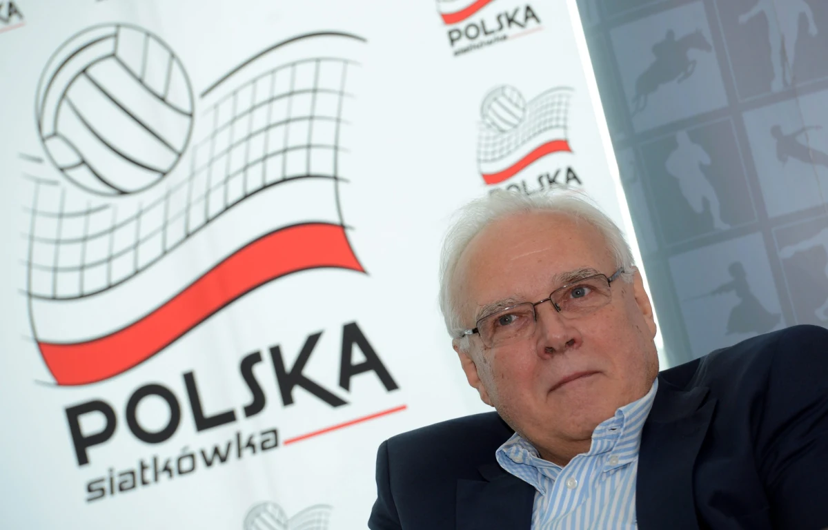 "To będzie starcie dwóch dobrych zespołów, z których jeden ma, przynajmniej w teorii, nieco silniejszy skład" - mówi w rozmowie z reporterem RMF FM Kacprem Merkiem Waldemar Wspaniały o pojedynku Jastrzębskiego Węgla z Resovią o awans do Final Four siatkarskiej Ligi Mistrzów. "Po awansie nasz reprezentant na pewno nie będzie na straconej pozycji. Jeśli chodzi o gry zespołowe, to nie ma drugiej takiej, jak siatkówka, w której kolejny już rok w finale najważniejszych klubowych rozgrywek jest zespół z Polski" - dodaje były trener reprezentacji. Mecz w Jastrzębiu rozpocznie się o godz. 17:45.