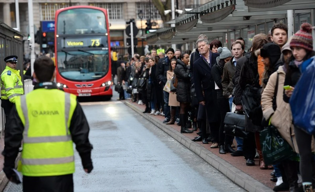 Wczoraj późnym wieczorem rozpoczął się dwudniowy strajk pracowników londyńskiego metra. Zakłócenia w ruchu pociągów mogą potrwać nawet do piątku. Kolejny strajk metra zapowiedziano już na 11 lutego. 