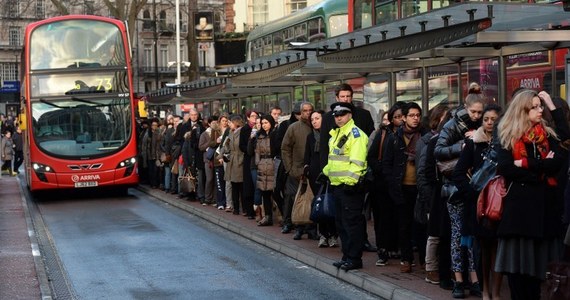 Miliony mieszkańców Londynu odczuły skutki rozpoczętego dzień wcześniej strajku pracowników metra. Wiele osób nie dotarło do pracy. Utrudnienia mają potrwać aż do piątku rano. Londyńskie metro codziennie przewozi ponad 3 mln pasażerów. 