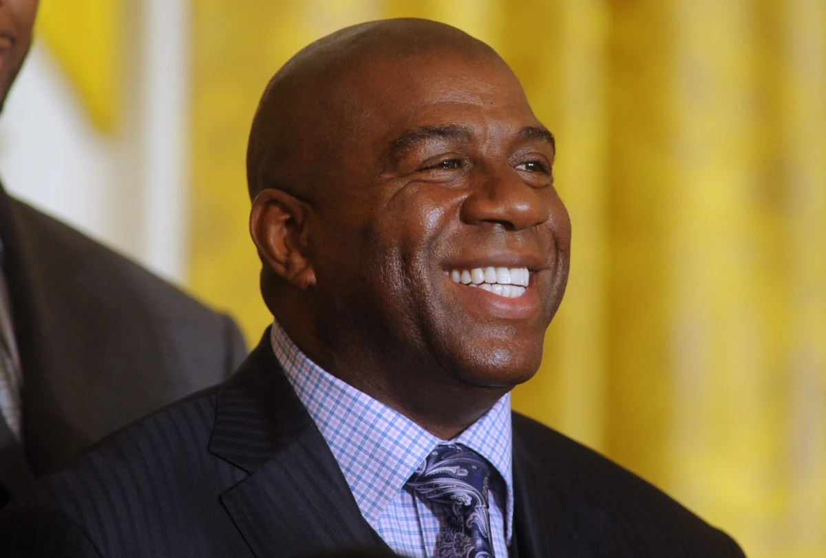 Legendarny gracz Lakers Earvin "Magic" Johnson został współwłaścicielem klubu koszykarek ligi WNBA Los Angeles Sparks. W grupie pozostałych udziałowców są przewodniczący oraz prezydent zespołu ligi baseballu Los Angeles Dodgers Mark Walter i Stan Kasten. 