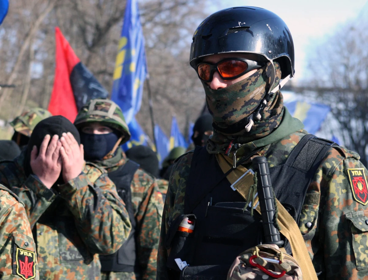 Jedno słowo w tajemniczy sposób usunięte z tekstu rezolucji w sprawie sankcji dla władz Ukrainy, zmienia całkowicie przesłanie unijnego dokumentu. W porę reaguje kilku polskich europosłów i okazuje się, że zawinił… tłumacz.