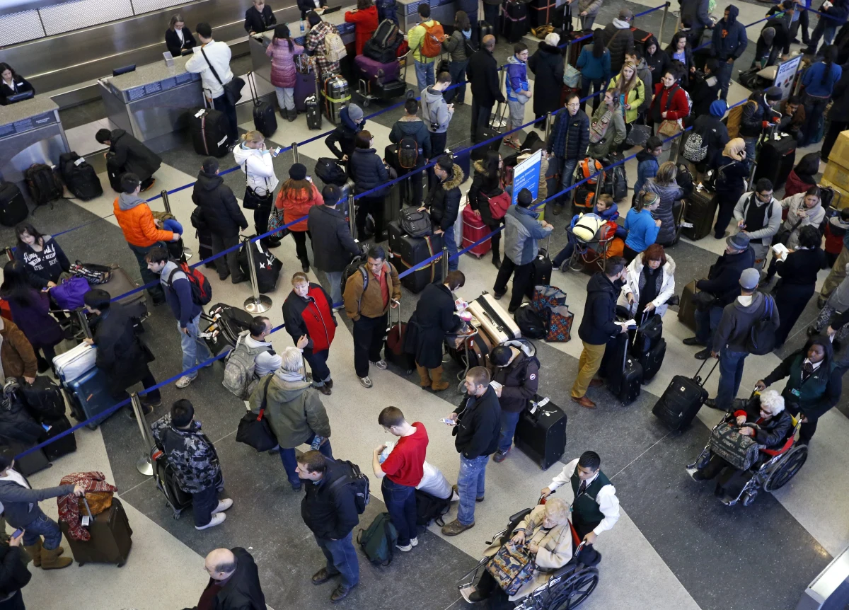 Amerykańska Administracja ds. Bezpieczeństwa Transportu (TSA) wprowadziła czasowy zakaz przewożenia w bagażu podręcznym pasażerów w samolotach kursujących między USA i Rosją płynów, aerozoli, żeli i proszków. Przedmioty te będą mogły być przewożone jedynie w odprawionym bagażu głównym.  