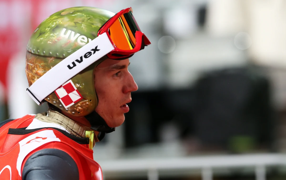 Kamil Stoch zdominował treningi przed olimpijskim konkursem skoków narciarskich w Soczi. Trener Łukasz Kruczek zdecydował, że, w sobotnich kwalifikacjach do niedzielnych zawodów z piątki Polaków nie wystartuje Piotr Żyła. "Skoki nie były za dobre"- przyznał nasz skoczek. "Trochę mnie pospinało"- dodaje. 