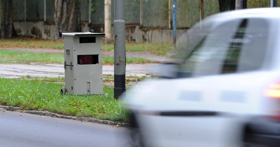 Ułatwienie identyfikacji piratów drogowych w państwach Unii Europejskiej poprzez automatyczne przekazywanie danych rejestracyjnych pojazdów i ich właścicieli przewiduje nowelizacja prawa o ruchu drogowym, którą uchwalił Sejm. Nowelizacja dotyczy polskich kierowców naruszających przepisy ruchu drogowego w krajach Unii Europejskiej i kierowców z państw członkowskich UE łamiących przepisy w Polsce. 