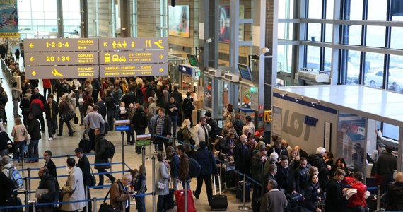 Pasażerowie lecący do Rosji muszą stawić się wcześniej na lotnisko, gdyż może się wydłużyć czas kontroli. Prezes Urzędu Lotnictwa Cywilnego wprowadził bowiem dodatkowe środki bezpieczeństwa na loty z Polski do Rosji. 