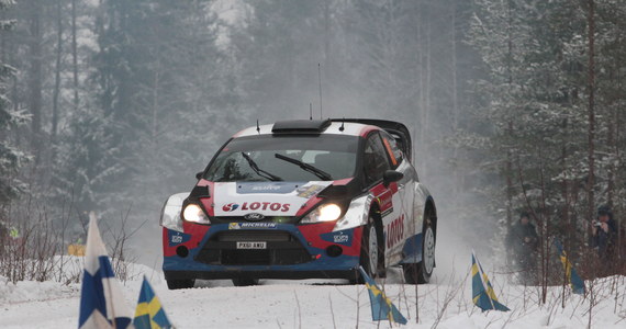 Robert Kubica (Ford Fiesta WRC) na pierwszym odcinku specjalnym Lesjofors 2 (15,3 km) popołudniowej pętli Rajdu Szwecji, drugiej rundy rajdowych mistrzostw świata, wpadł w zaspę śnieżną. Stracił przez to ponad 10 minut. 