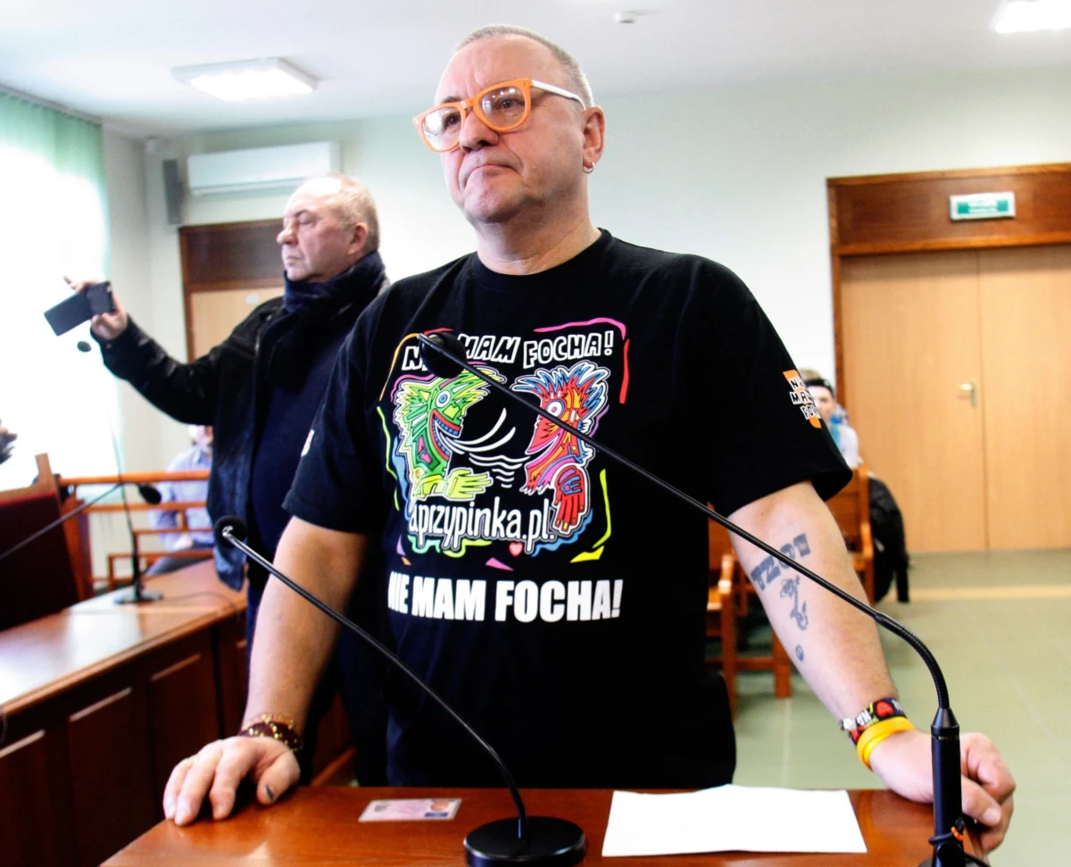 "Złożyłem rezygnację ze wszystkiego. To samo zrobiła moja żona" - oświadczył twórca Wielkiej Orkiesty Świątecznej Pomocy Jerzy Owsiak. "Ilość pomyj wylanych na mnie i moją rodzinę jest przeogromna" - dodał. 