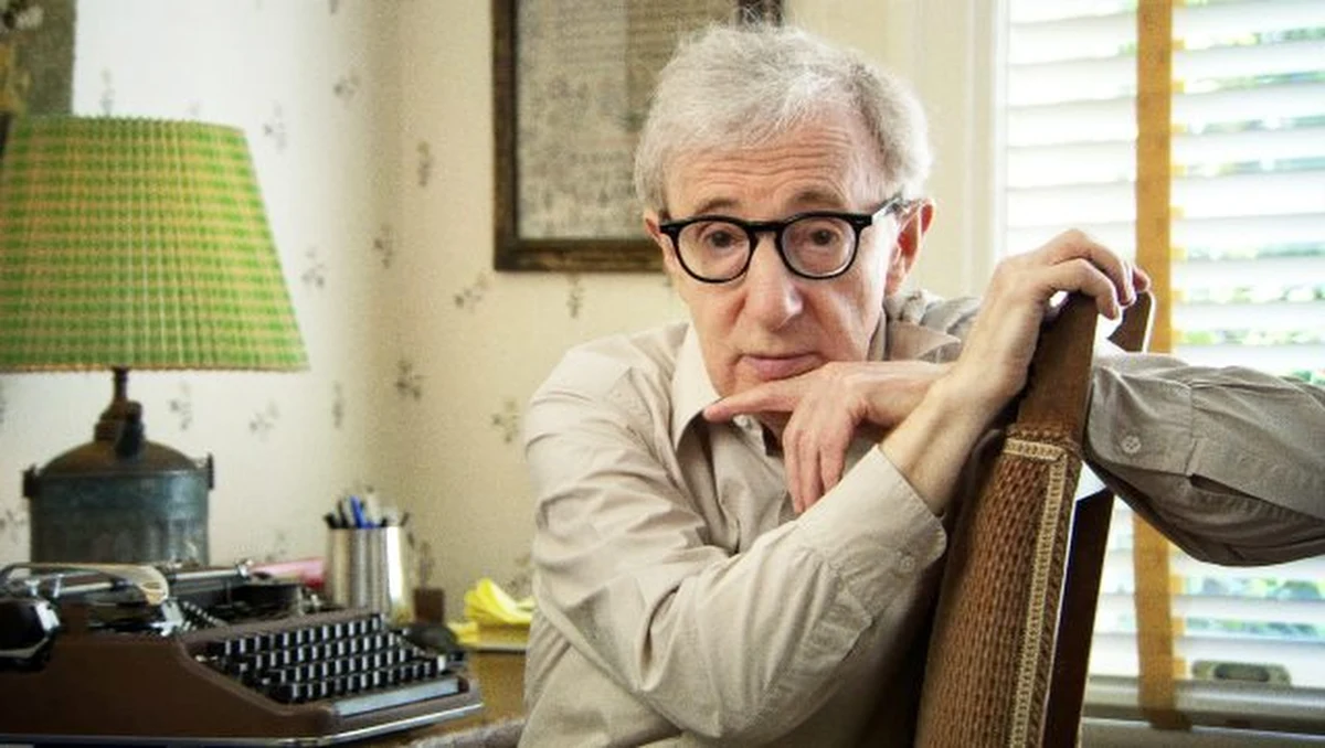 Woody Allen ponownie zaprzeczył oskarżeniu swej przybranej córki Dylan Farrow, że molestował ją seksualnie gdy miała 7 lat. W liście otwartym, opublikowanym na stronie internetowej dziennika "New York Times", słynny reżyser podkreślił, że zarzut ten sfabrykowała jej matka, a jego była partnerka, aktorka Mia Farrow. 