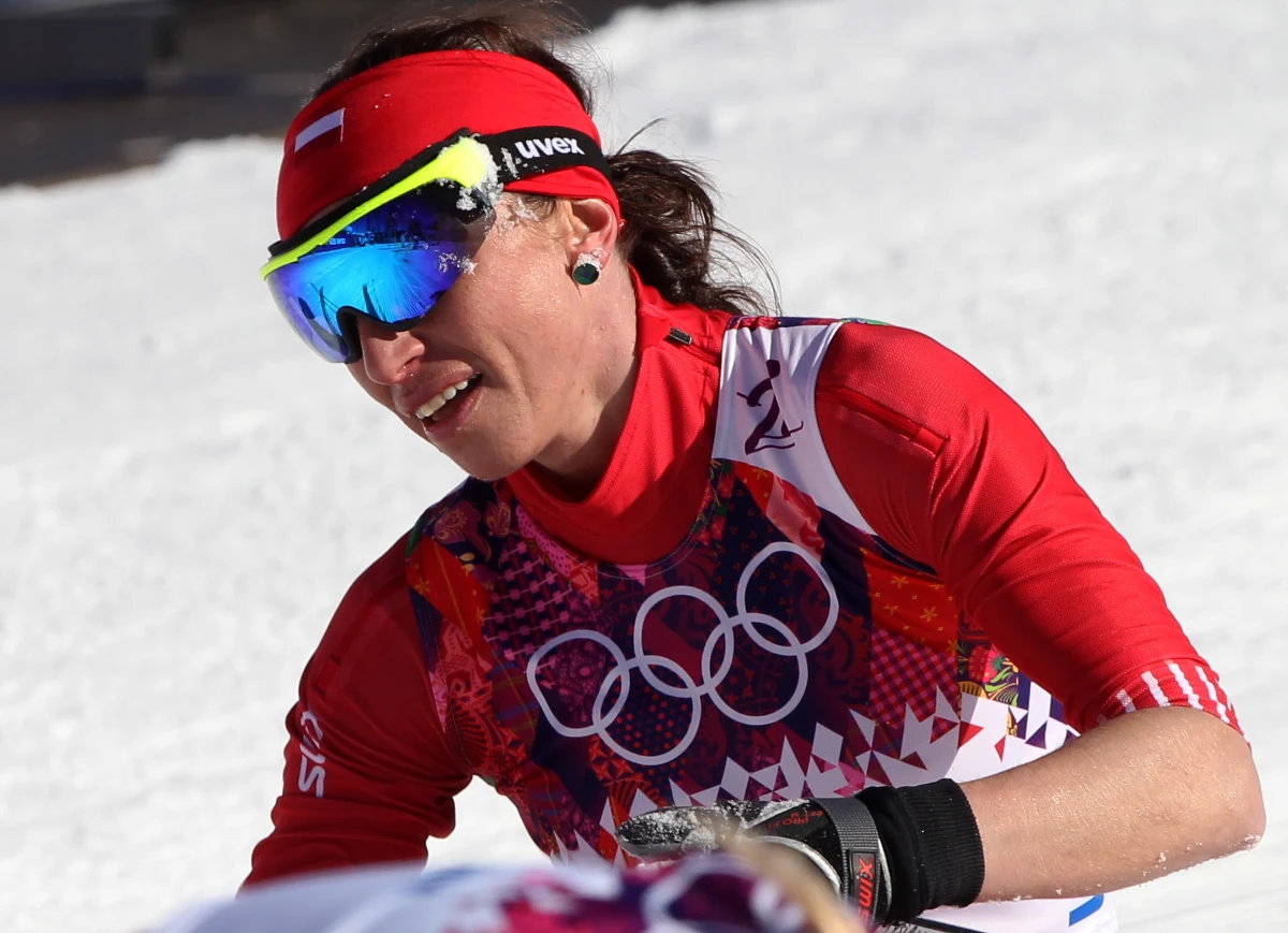 Justyna Kowalczyk zajęła szóste miejsce w biegu łączonym (7,5 km techniką klasyczną + 7,5 techniką dowolną) igrzysk olimpijskich w Soczi. Triumfowała Norweżka Marit Bjoergen. Wyprzedziła Szwedkę Charlottę Kallę i rodaczkę Heidi Weng. To czwarty olimpijski triumf Bjoergen. W Soczi będzie startowała jeszcze w pięciu konkurencjach.