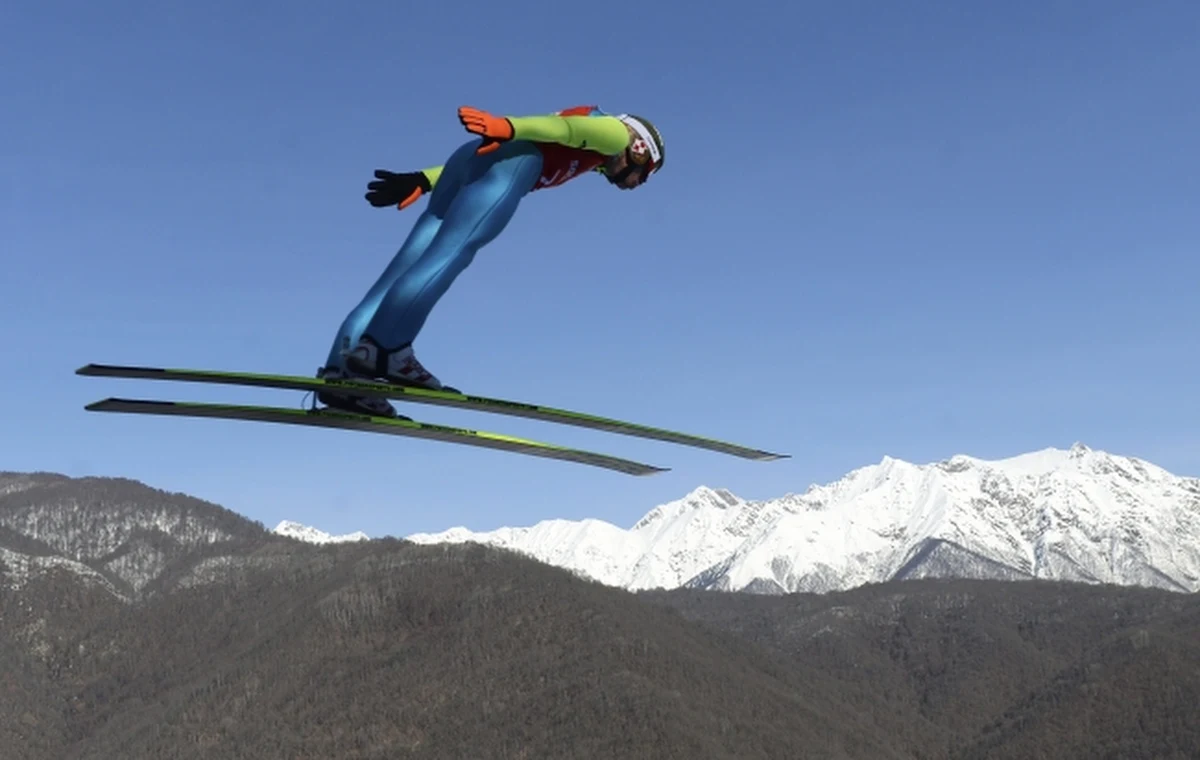 Kamil Stoch, Jan Ziobro, Maciej Kot i Dawid Kubacki - oto czwórka polskich skoczków, która wystąpi w niedzielnym konkursie w Soczi. Dzisiejsze kwalifikacje wygrał Austriak Michael Hayboeck lądując na 101 metrze.