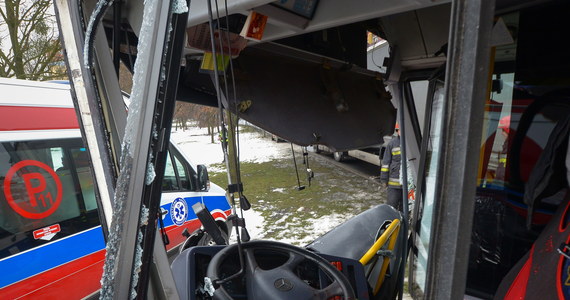 Prokuratura w Bydgoszczy wszczęła śledztwo w sprawie wypadku na Rondzie Skrzetuskim - informuje reporter RMF FM Paweł Balinowski. W zderzeniu ciężarówki z autobusem komunikacji miejskiej zostało rannych siedem osób.