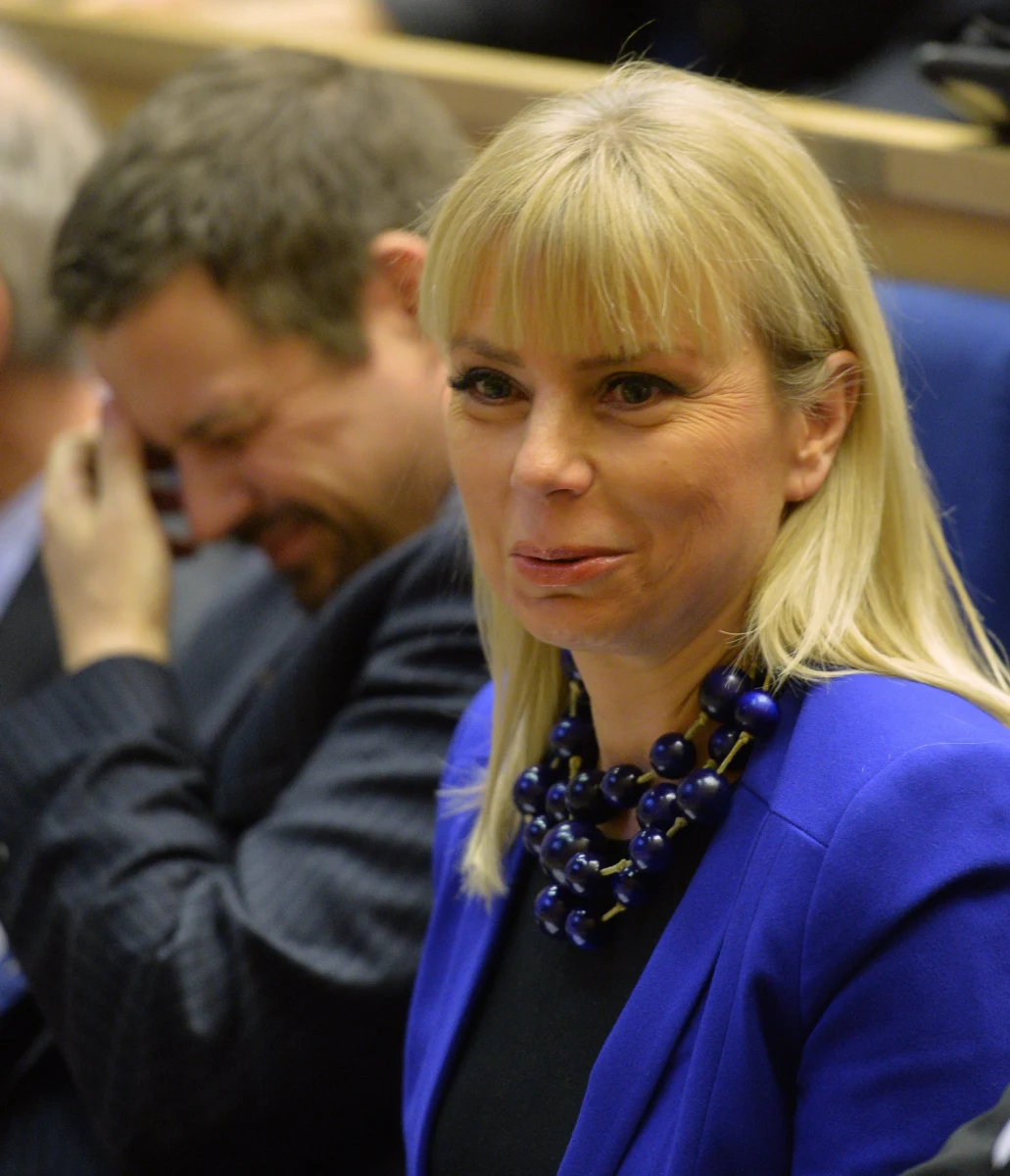 Po eurowyborach Elżbieta Bieńkowska - premierem, Ewa Kopacz lub Paweł Graś - szefem Platformy Obywatelskiej z namaszczenia Donalda Tuska. Nie milkną spekulacje po wywiadzie Jacka Protasiewicza dla tygodnika „Wprost”, w którym wiceszef europarlamentu stwierdził, że za pół roku polski premier otrzyma propozycję objęcia funkcji przewodniczącego Komisji Europejskiej i będzie musiał podjąć trudną decyzję. „ Jeśli mówi to Jacek, ostatnio bardzo bliski współpracownik Tuska, to musi być coś na rzeczy” - kwituje polityk PO dla tygodnika.